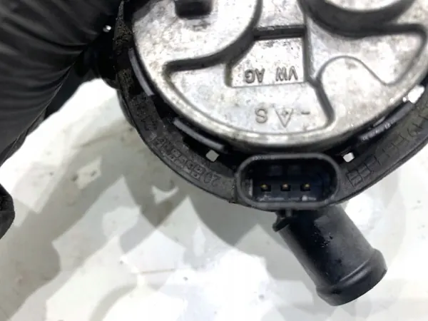Pompe à eau OEM 3Q0965567E pour Skoda Octavia IV 2.0 image 4