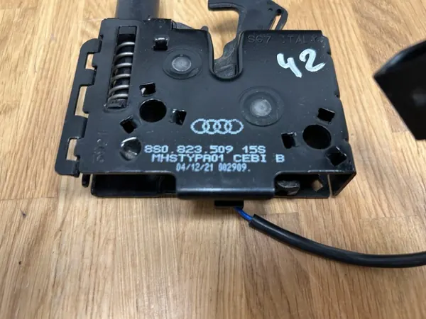 Audi TT 8S0 konepeltilukko OEM 8S0823509 - Käytetty image 3