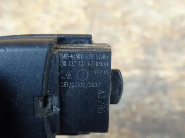 AUDI A3 S3 8L TT 8N A4 B6 A6 C5 Sytytyskytkin Avainsetti image 4