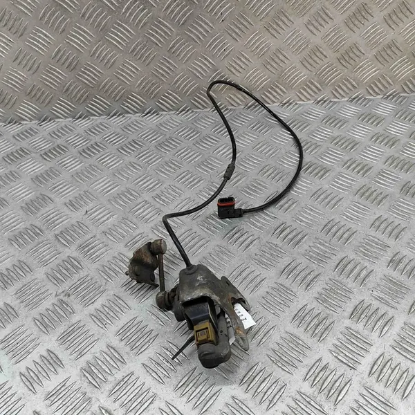 Fram vänster nivåsensor Mercedes-Benz E Coupe A2079050003 image 2