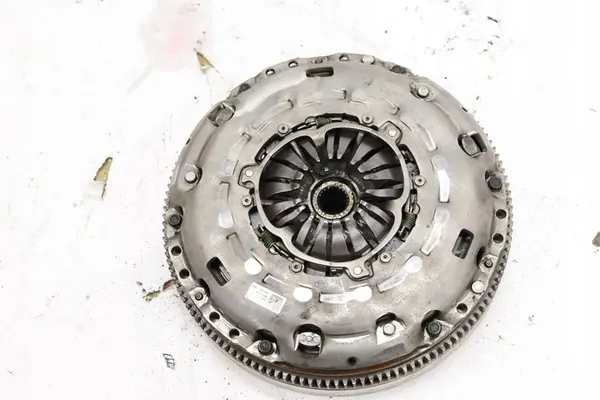 Volante bimassa VW Passat B8 05L105266B image 3