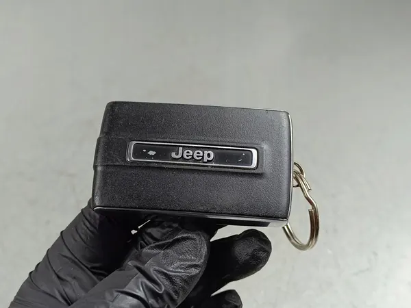 Clé ou carte Jeep Grand Cherokee WL 2022 FOB51286 image 3