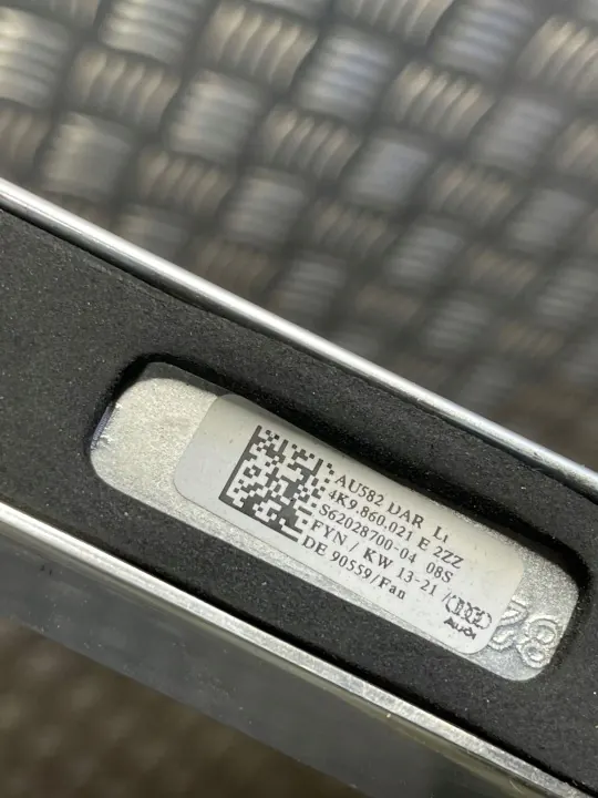 Kattokaide vasen OEM 4K9860021 E Audi A6 C8 Avantille image 5
