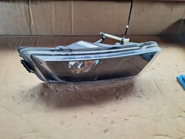 Farol Halógeno Direito Skoda Octavia III Kombi image 4