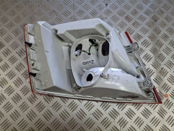 Lámpara trasera derecha Skoda Octavia III 5E5945096A image 2