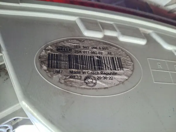 Lámpara trasera derecha Skoda Octavia III 5E5945096A image 3
