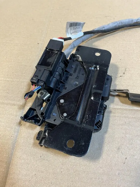 BMW 4 F36 Grand Coupe 428i Bagagelås Set 7269544 image 4