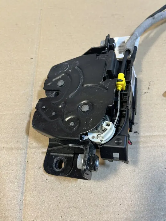 BMW 4 F36 Grand Coupe 428i Bagagelås Set 7269544 image 5