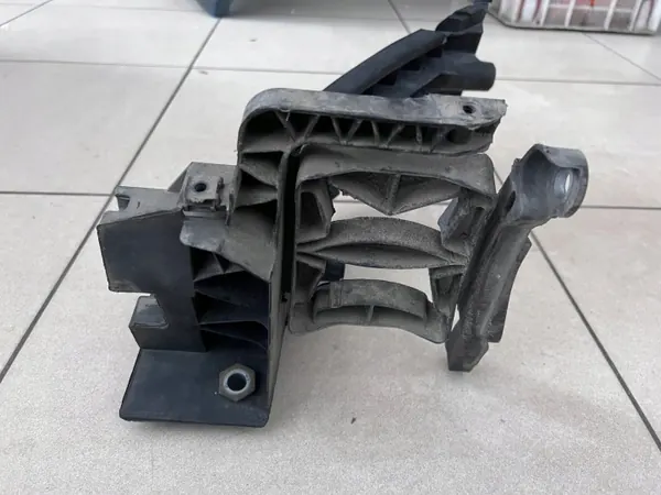 Audi Ajovalonkiinnike OEM 8R0805608B - Käytetty image 7