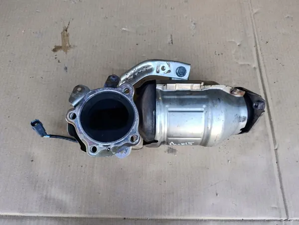 Toyota Auris II 1.2 Katalysator OEM 25051-47150 image 4