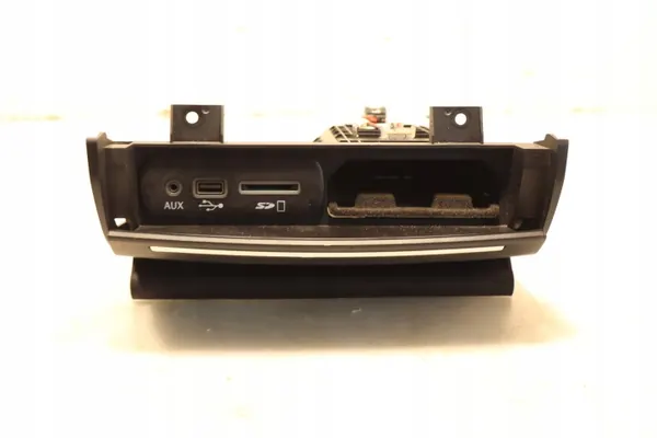 Enchufe 12V USB OEM 670066186 para Maserati Ghibli III image 2
