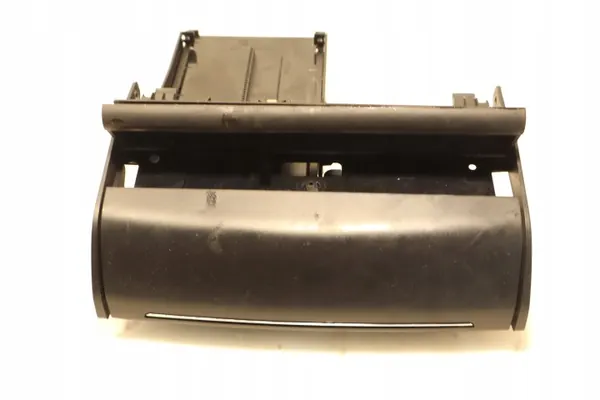 Enchufe 12V USB OEM 670066186 para Maserati Ghibli III image 3