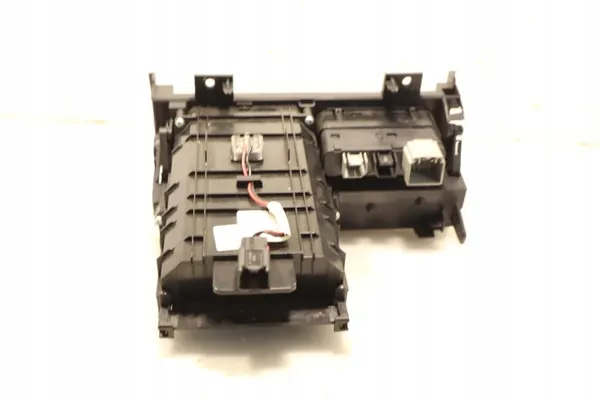 Enchufe 12V USB OEM 670066186 para Maserati Ghibli III image 5