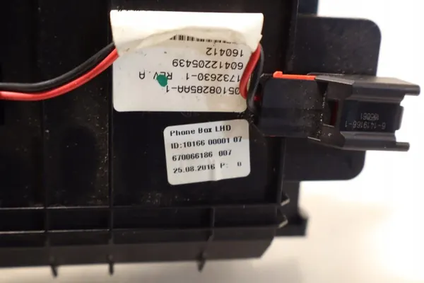 Enchufe 12V USB OEM 670066186 para Maserati Ghibli III image 7