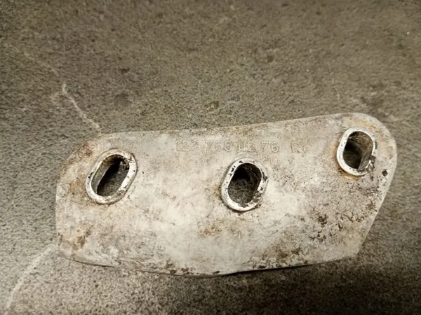 OEM 1237660276 Klappenbegrenzer rechts hinten Mercedes W123 image 6