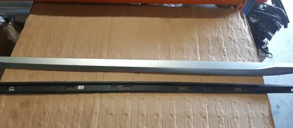 Audi A3 8Y S-Line Protection de seuil droit OEM 8Y0853860 image 2