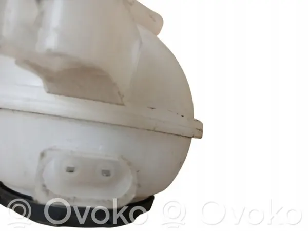 Cupra Formentor vätskebehållare OEM 5Q0121809A image 4