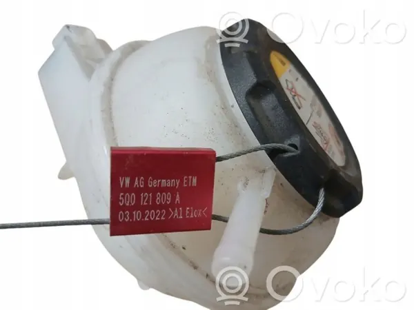 Cupra Formentor vätskebehållare OEM 5Q0121809A image 7
