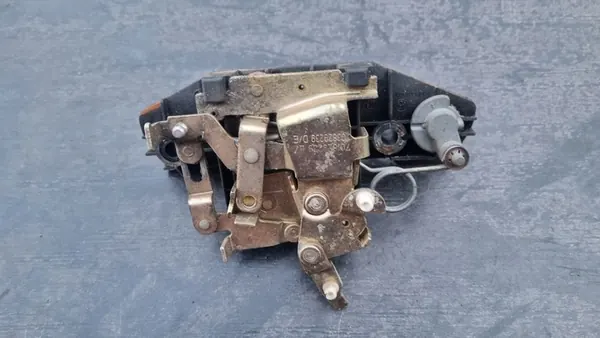 Takaluukun lukko VW T4 image 2