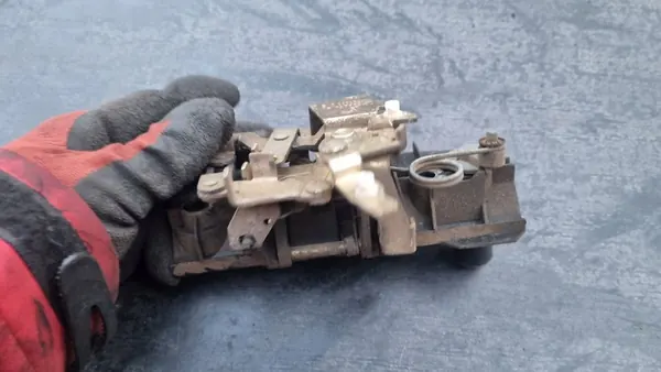 Takaluukun lukko VW T4 image 3