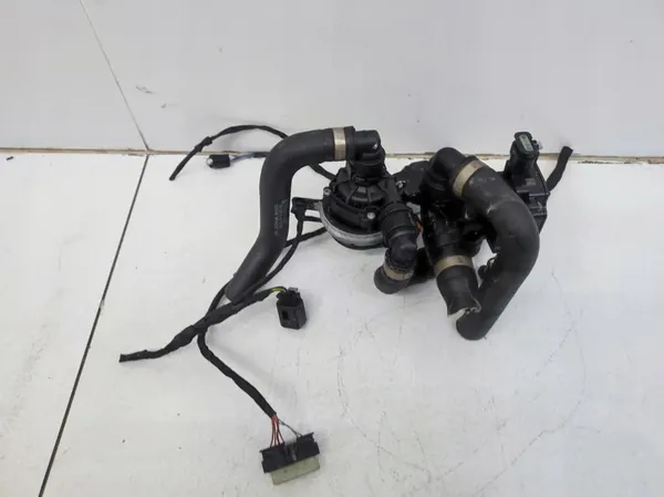 Pompe de soupape d'eau supplémentaire Mercedes C-Class W206 image 1