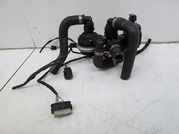 Pompe de soupape d'eau supplémentaire Mercedes C-Class W206 image 2