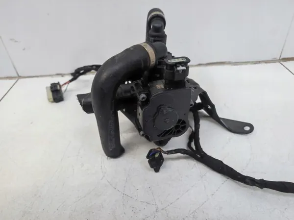 Pompe de soupape d'eau supplémentaire Mercedes C-Class W206 image 3