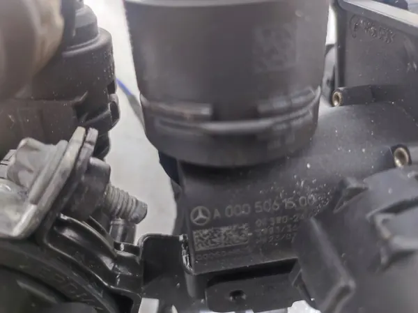 Pompe de soupape d'eau supplémentaire Mercedes C-Class W206 image 8