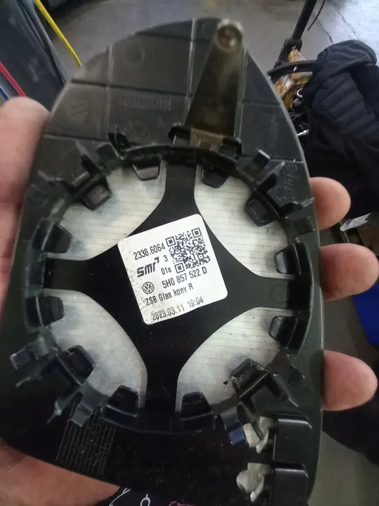 VW ID3 Oikea lämmitetty peiliinsert 5H0857522D image 2