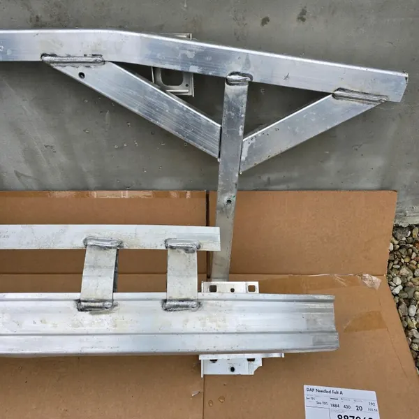 VW T7 Förstärkningsbalk OEM 7T0803037C Begagnad image 3
