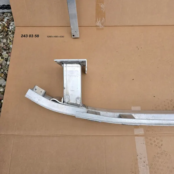 VW T7 Förstärkningsbalk OEM 7T0803037C Begagnad image 6