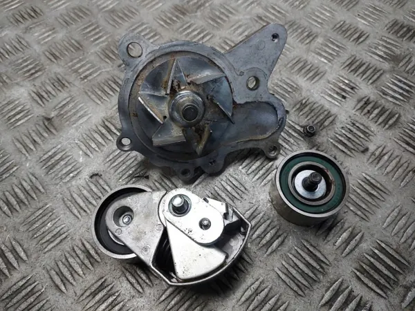 Kit de distribution usagé pour Kia Ceed I 2.0 CRDI image 7