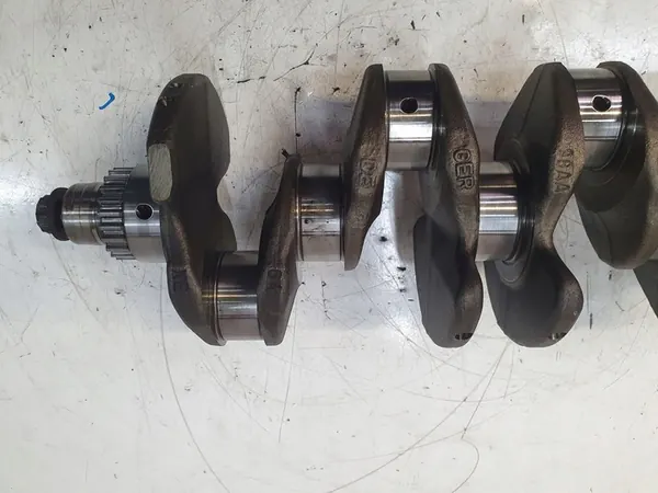 VW T6 CRAFTER 2.0 TDI Vevaxel 04L105263F image 6