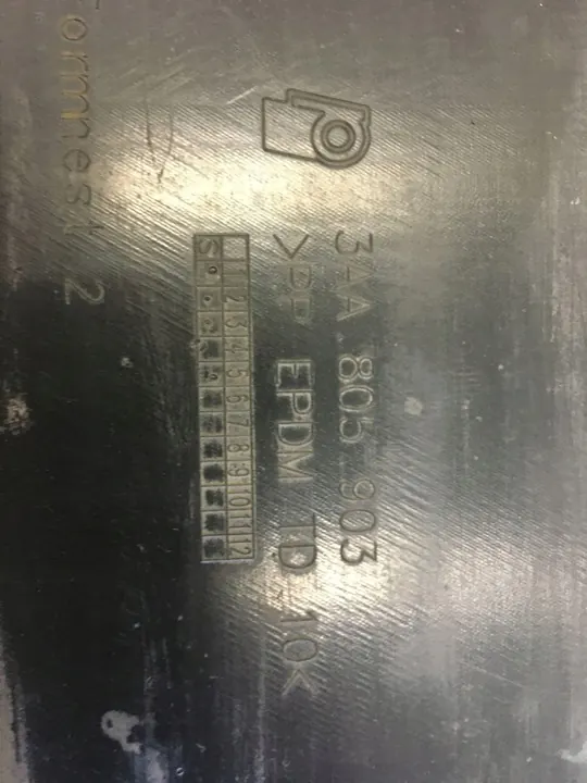 VOLKSWAGEN PASSAT B7 Etupuskuri Spoileri 3AA805903 image 5