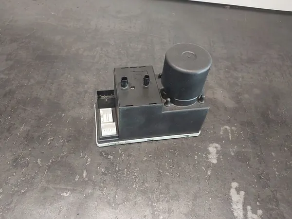 Centrallås Pump Audi A3 A6 A4 OEM 8L0862257 image 1