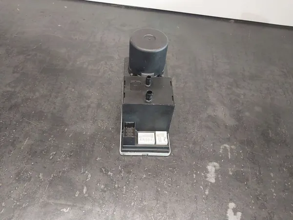 Centrallås Pump Audi A3 A6 A4 OEM 8L0862257 image 5