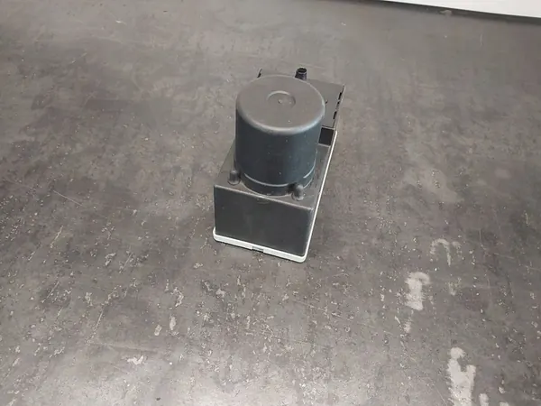 Centrallås Pump Audi A3 A6 A4 OEM 8L0862257 image 7