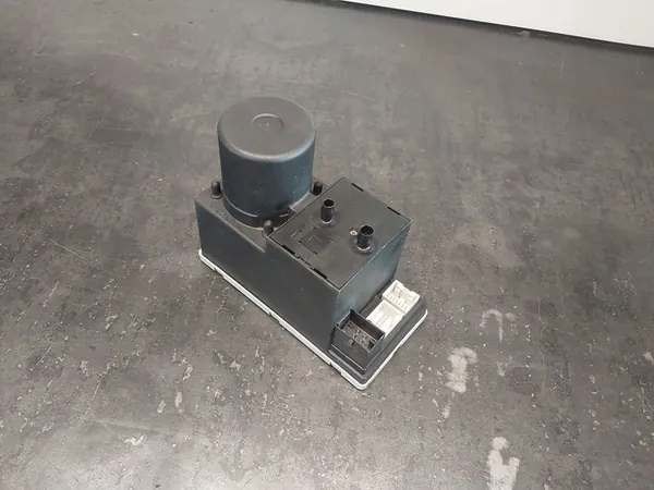 Centrallås Pump Audi A3 A6 A4 OEM 8L0862257 image 8