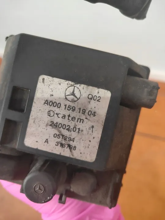 Chauffe-eau Mercedes OEM A0001591904 - Occasion image 3