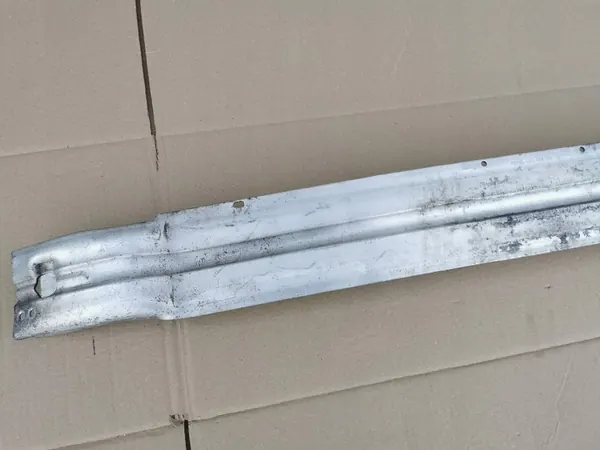 Audi A4 B8 08-12 Etupuskuri Vahvistus 8K0807113B image 2