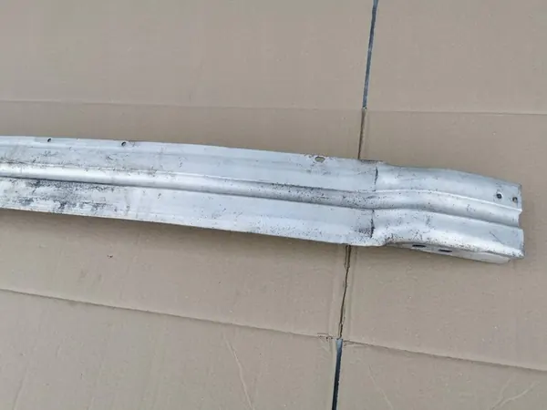 Audi A4 B8 08-12 Etupuskuri Vahvistus 8K0807113B image 3