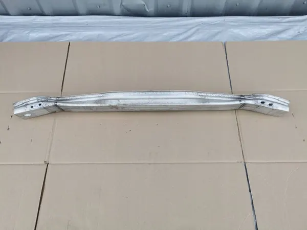 Audi A4 B8 08-12 Etupuskuri Vahvistus 8K0807113B image 4