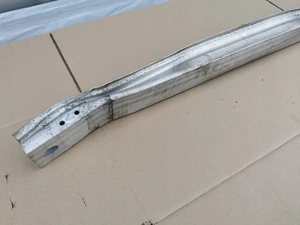 Audi A4 B8 08-12 Etupuskuri Vahvistus 8K0807113B image 5