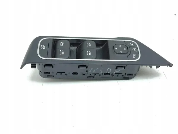 Mercedes-Benz EQA 2022 Rechter Voorraam Schakelaar image 8