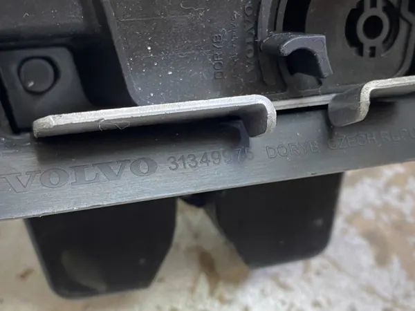 Fecho de porta-malas Volvo XC90 2022 OEM 31349975 image 7