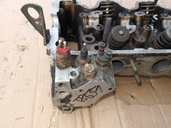 Culata usada OEM 1020163501 para Mercedes image 3