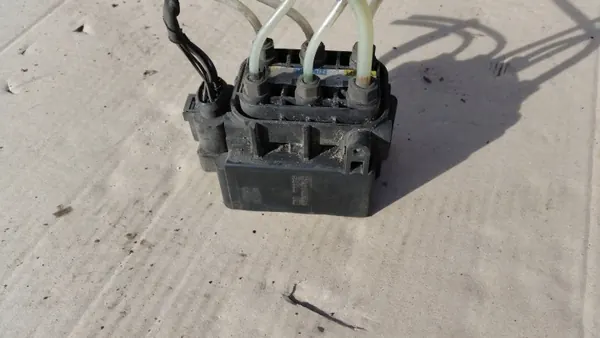 Mercedes Verdeelklep OEM A2123200358 - Gebruikt image 2