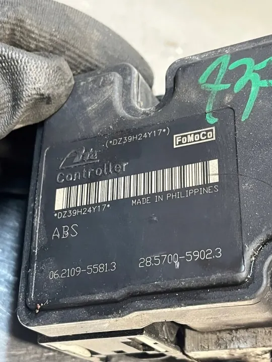 Pompe ABS OEM 8V512M110AD pour Ford Fiesta MK7 image 3