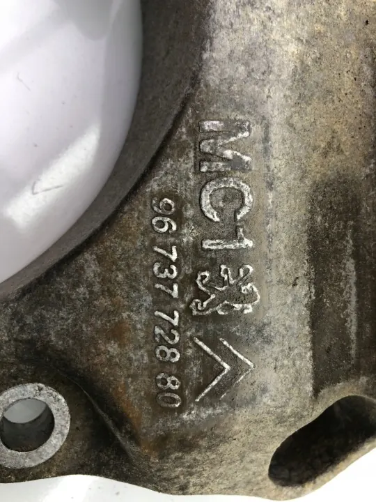 Vaihteiston kiinnitystuki OEM 9673768480 C4 Picasso II:lle image 3