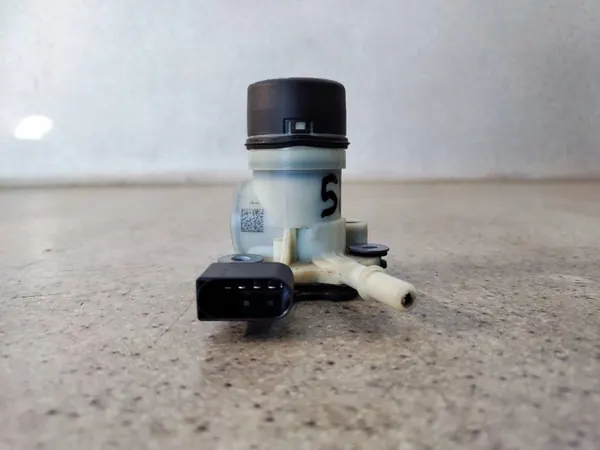 AdBlue-pumppu OEM F01C250148 Skoda Superb III 2.0 TDI:lle image 4